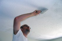 How to clean the ceiling from whitewashing effective options