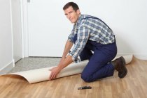 Rules for laying linoleum on a wooden floor: technology, important points