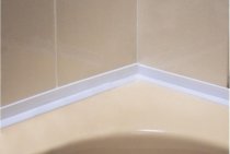 Plastic corners and borders for the bath