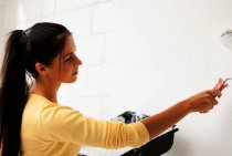 What primer is best for walls under wallpaper