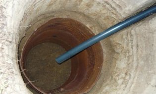 How to make a drain in the country with your own hands from a barrel