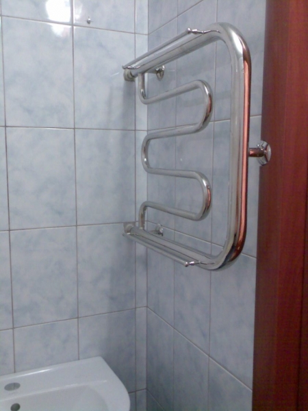 هل تحتاج إلى سكة مناشف ساخنة في الحمام؟