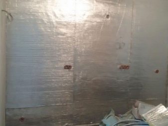 Foamed polyethylene for soundproofing and soundproofing