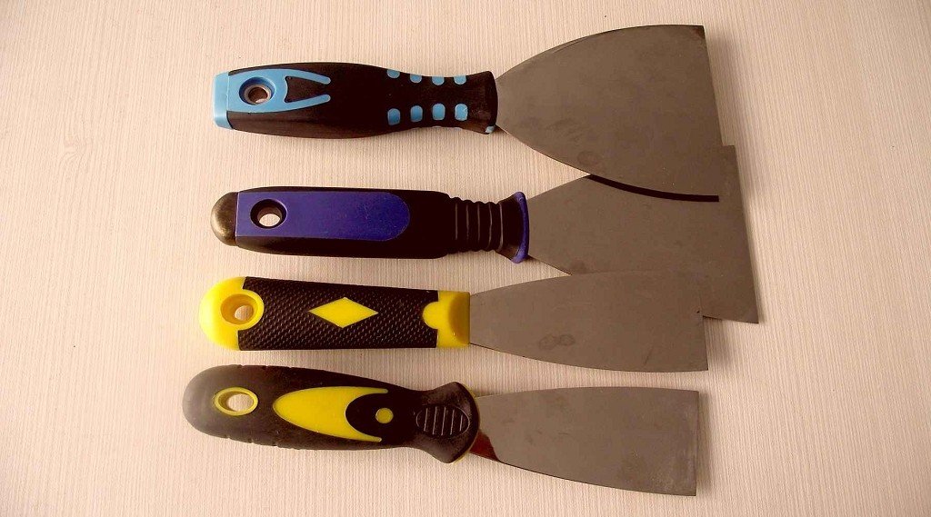 different paint spatulas