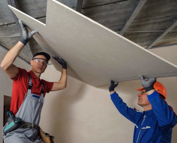 Installation of plasterboard sheets on the frame