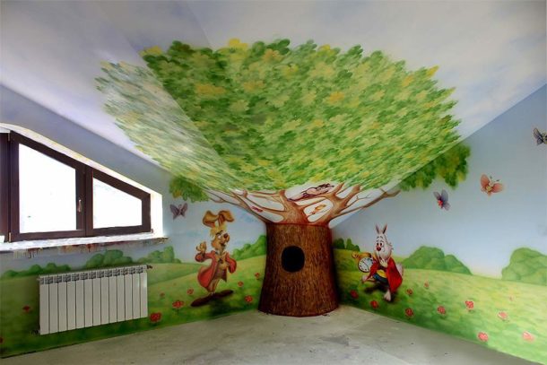 Painting the ceiling surface of plasterboard in the bedroom of kids