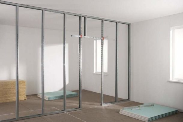 GKL partition frame: guides are attached to the walls, ceiling and floor, and load-bearing profiles are inserted into them