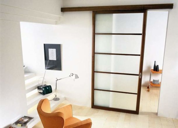 GKL partition with sliding door