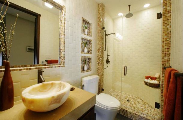 Decoration with small tiles of a shower tray, niches, mirrors