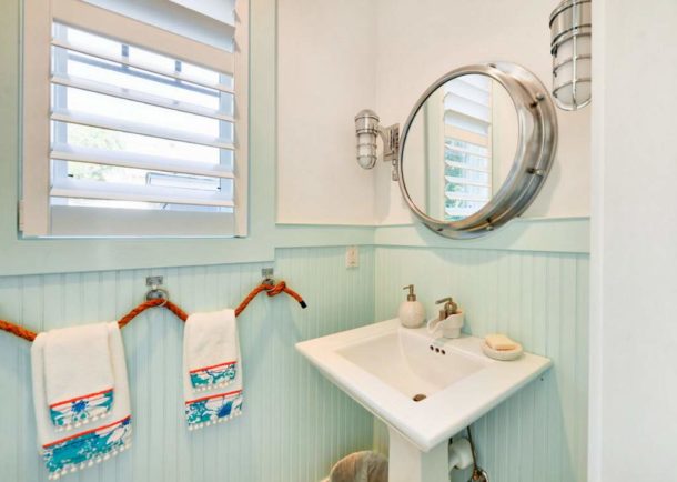 Nautical themed bathroom