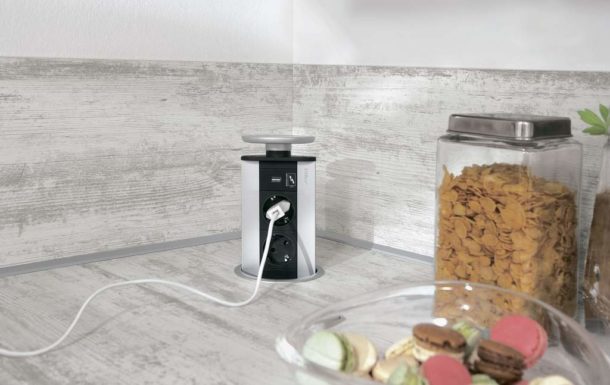 Retractable socket in the kitchen worktop