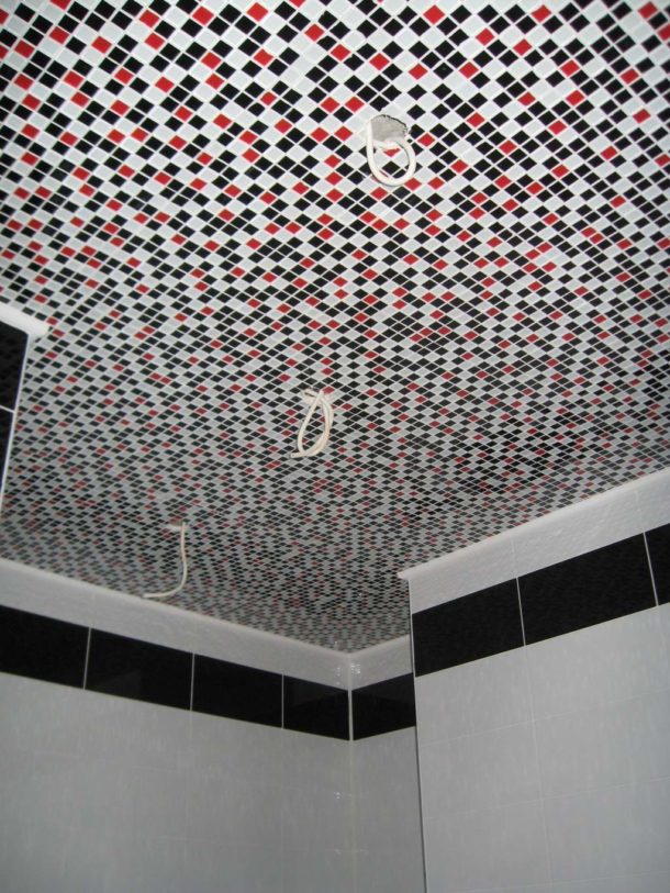 Mosaic decoration in the bathroom