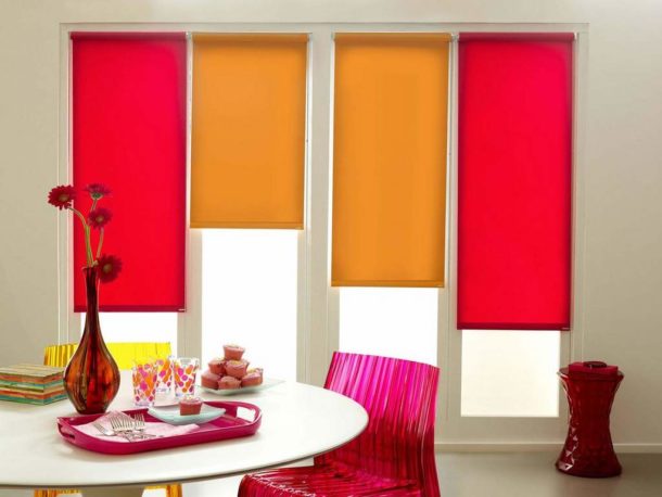 Cortinas coloridas brilhantes