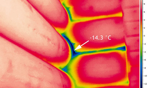 هل أحتاج إلى عزل منزل عن شريط 200x200 من الخارج أو من الداخل