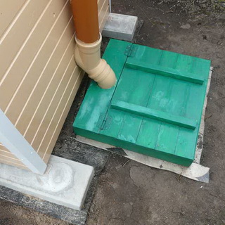 Do-it-yourself ventilation of a country toilet