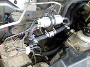 Installing the fuel priming pump