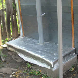 Do-it-yourself ventilation of a country toilet