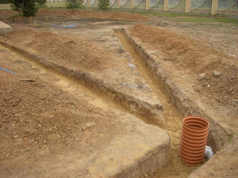 Πώς να κάνετε αποστράγγιση νερού στην περιοχή με τα χέρια σας