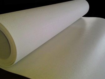 Foamed polyethylene for soundproofing and soundproofing