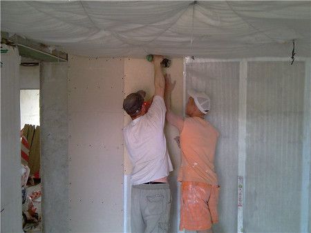 Foamed polyethylene for soundproofing and soundproofing