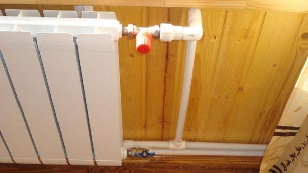 Bottom connection of heating radiators