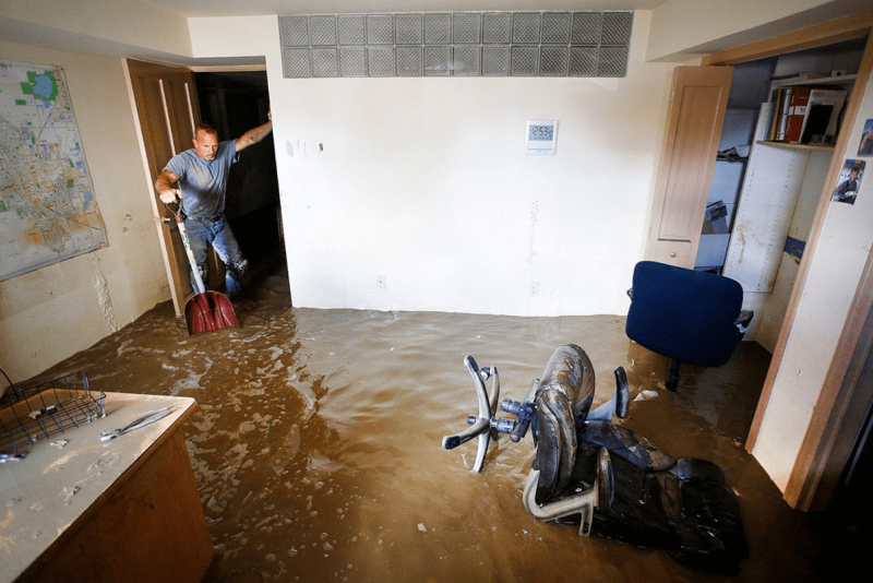 O que fazer se um cano estourar no apartamento