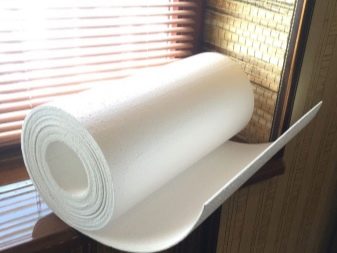 Foamed polyethylene for soundproofing and soundproofing