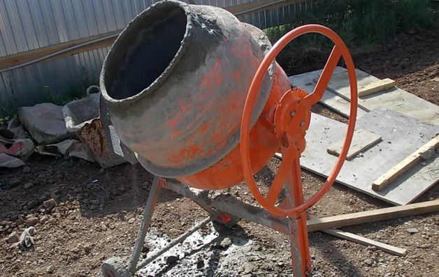 Melhoria da casa como preencher o piso do porão com concreto