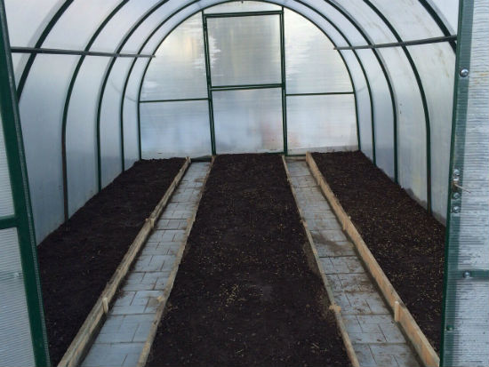 How to prepare soil for a greenhouse